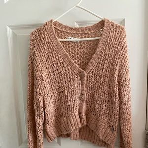 Hollister cropped sweater v-neck, 3 button longsleeve